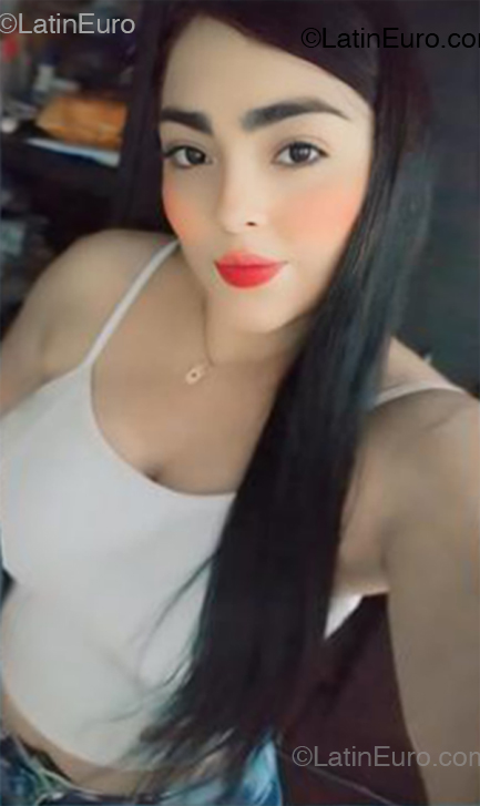 Date this tall Colombia girl Aleja from Colombia CO33208