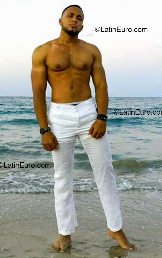 Date this pretty Dominican Republic man John from Santiago De Los Caballeros DO54352