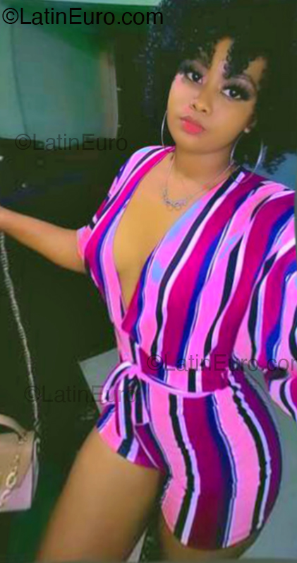 Date this athletic Dominican Republic girl Yenni from Santo Domingo DO54403