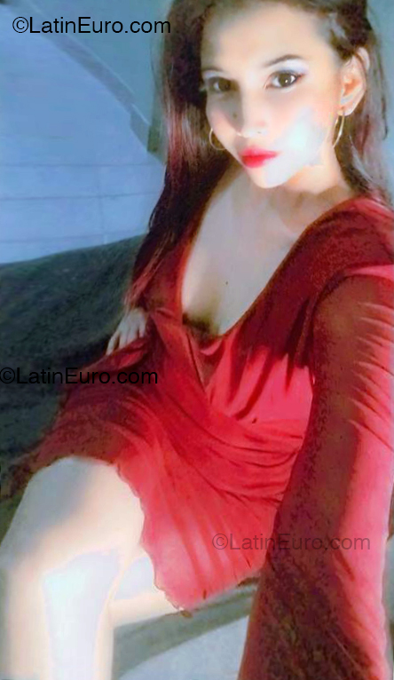 Date this pretty Venezuela girl Anahis from Valencia VE5163
