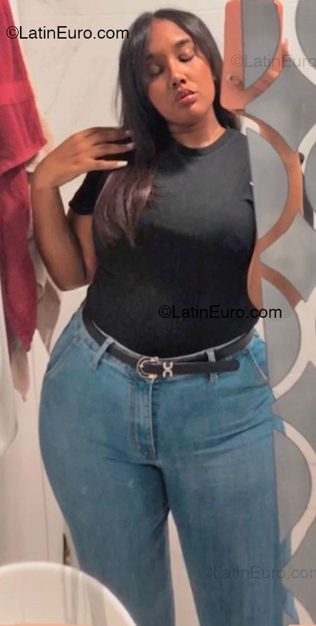 Date this sultry Dominican Republic girl Coral from Santiago DO54465