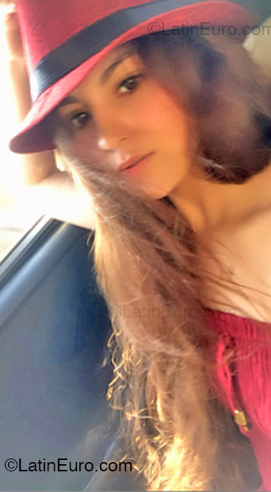 Date this tall Ecuador girl Mara from Manta EC1085