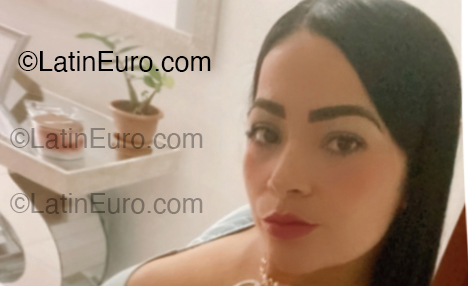 Date this young Venezuela girl Angie from Caracas VE5204