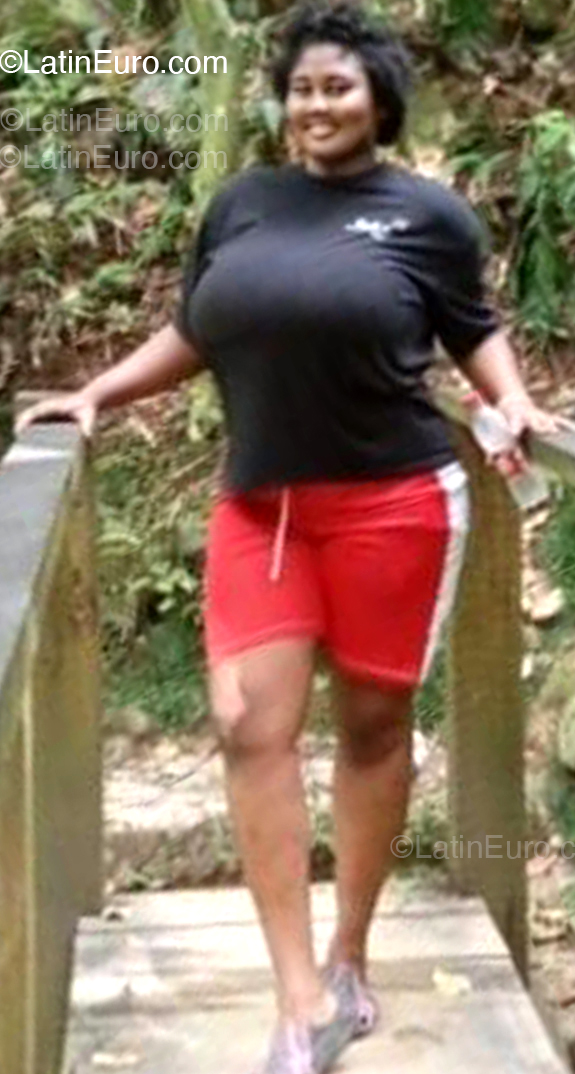 Date this pretty Dominican Republic girl Lee from Santo Domingo DO54546