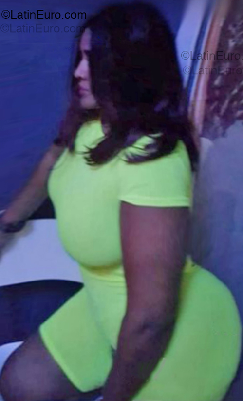 Date this passionate Dominican Republic girl Nena Sugens from Santo Domingo DO54551