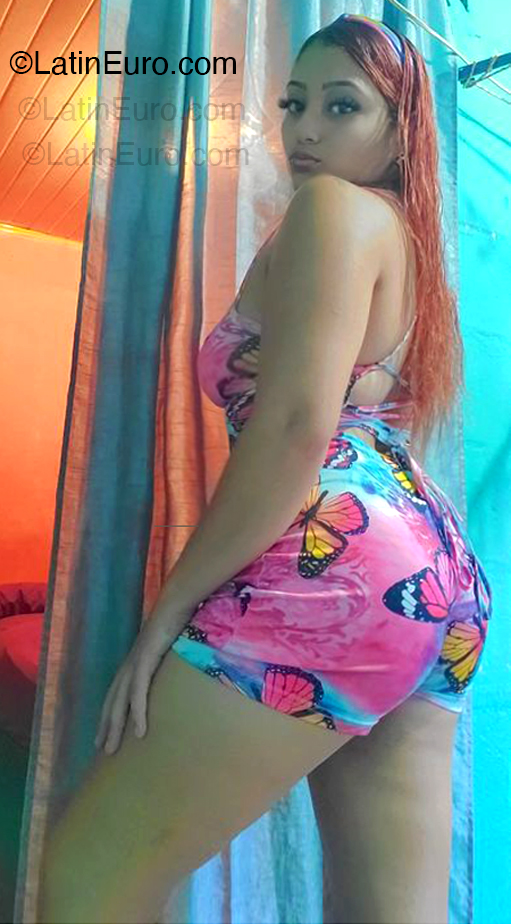 Date this tall Trinidad and Tobago girl Paola from Port Of Spain TT117