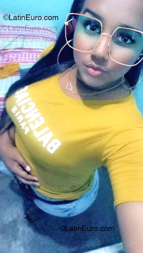 Date this delightful Dominican Republic girl Mabel from Santo Domingo DO54673