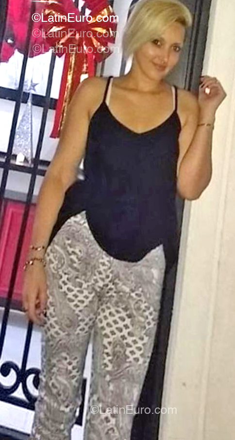 Date this fun Argentina girl Lorena from Buenos Aires AR991
