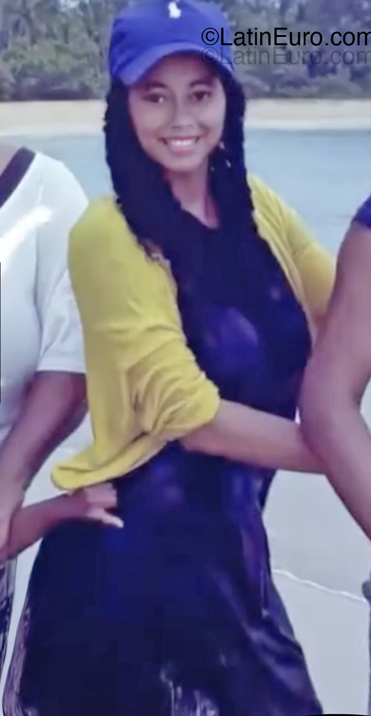 Date this stunning Dominican Republic girl Kay b from Nagua DO54948