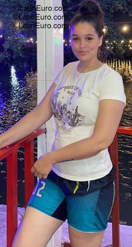 Date this nice looking Colombia girl Nani from Cucuta CO33320