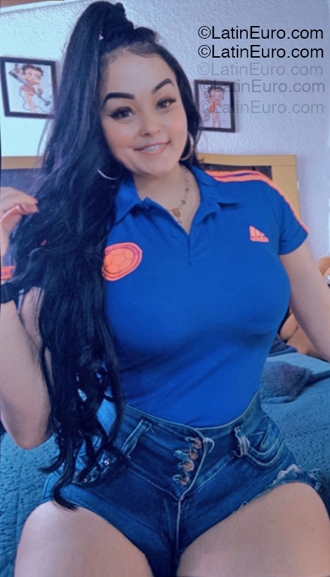 Date this pretty Colombia girl Lupita from Bogota CO33324