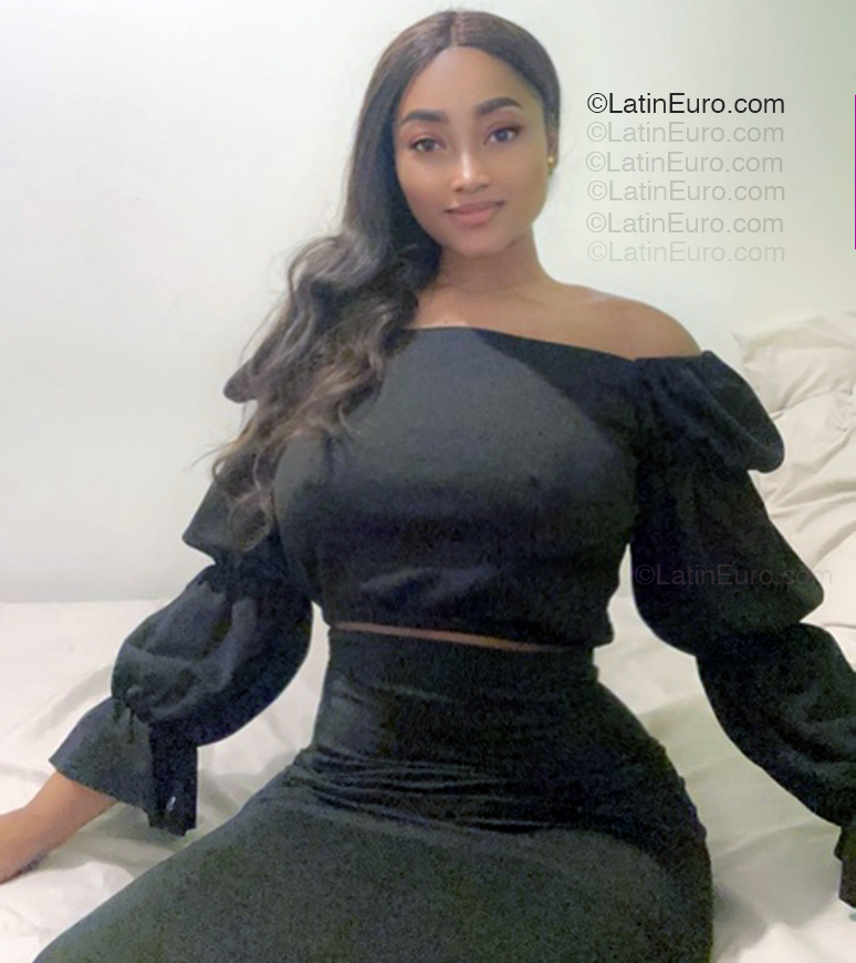 Date this nice looking Colombia girl Maria from Cota CO33327