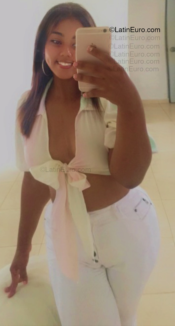 Date this pretty Dominican Republic girl Deiry from Sosua DO54993