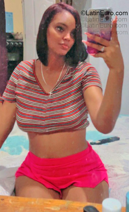 Date this funny Dominican Republic girl Kiara from Sanchez Ramirez DO55017