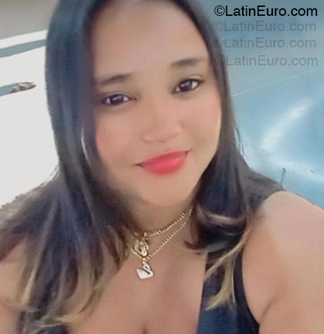 Date this gorgeous Dominican Republic girl Vanesa from Santo Domingo DO55042