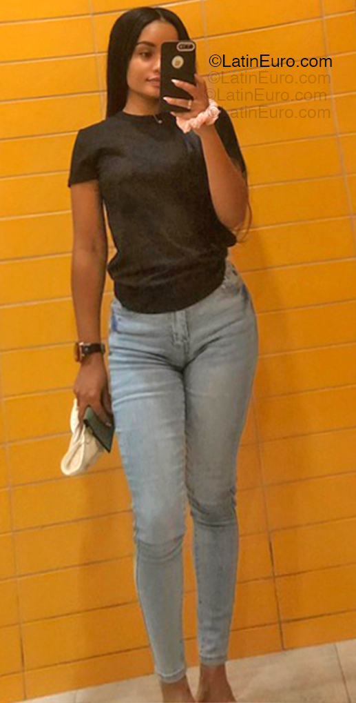Date this hot Dominican Republic girl Lea from Santo Domingo DO55045