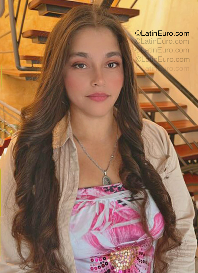 Date this charming Colombia girl Berenice from Bogota CO33336