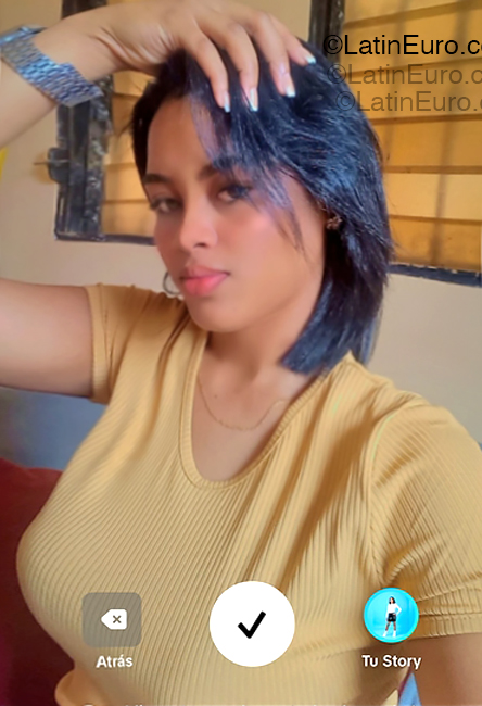 Date this nice looking Dominican Republic girl Carolina from Santo Domgino DO55088
