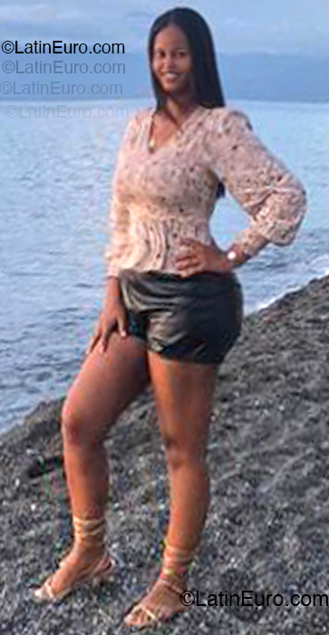 Date this nice looking Dominican Republic girl Yosira from Santo Domingo DO55119