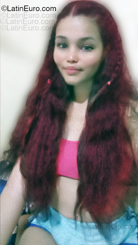 Date this foxy Dominican Republic girl Laura from Santo Domingo DO55144