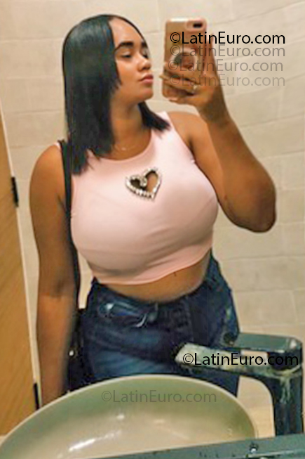 Date this sensual Dominican Republic girl Natacha from Punta Cana DO55199