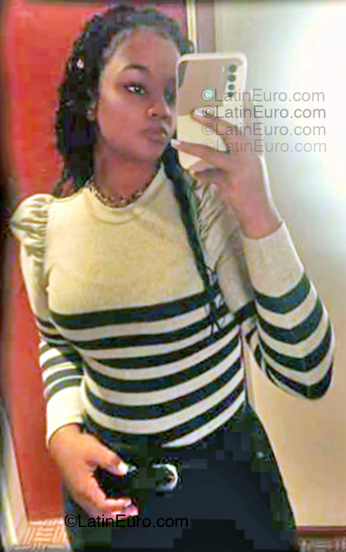 Date this cute Dominican Republic girl Adza from Santo Domingo DO55250