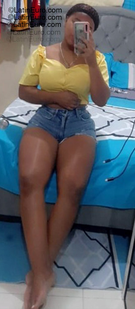 Date this passionate Dominican Republic girl Mari from Santo Domingo DO55255