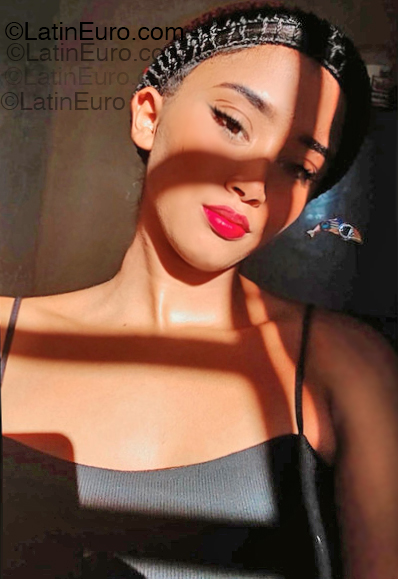 Date this gorgeous Dominican Republic girl Elena from Santo Domingo DO55261