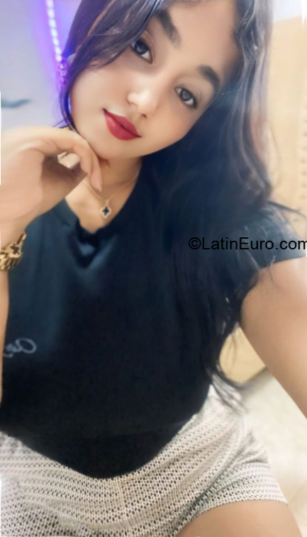 Date this exotic Colombia girl Ross from Cali CO33446