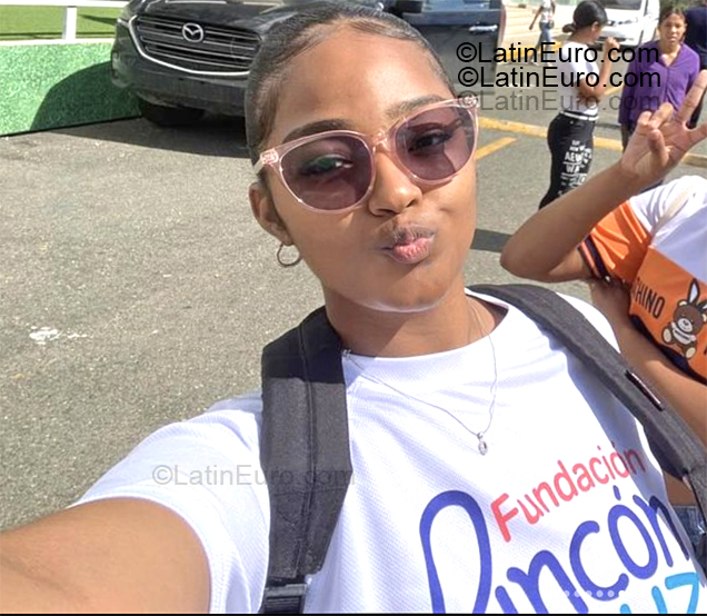 Date this tall Dominican Republic girl Nichel from Santo Domingo DO55343
