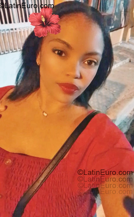 Date this passionate Dominican Republic girl Claris from Santo Domingo Este DO55352