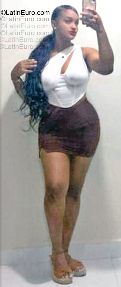 Date this hard body Dominican Republic girl Ruberlina from Santo Domingo Este DO55369
