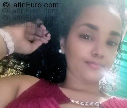 Date this passionate Colombia girl Carolina from Barranquilla CO33465