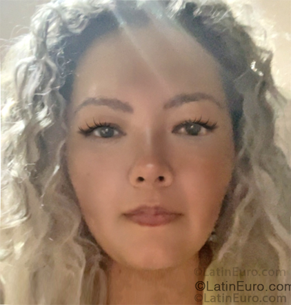 Date this lovely Colombia girl Andrea from Cota CO33472