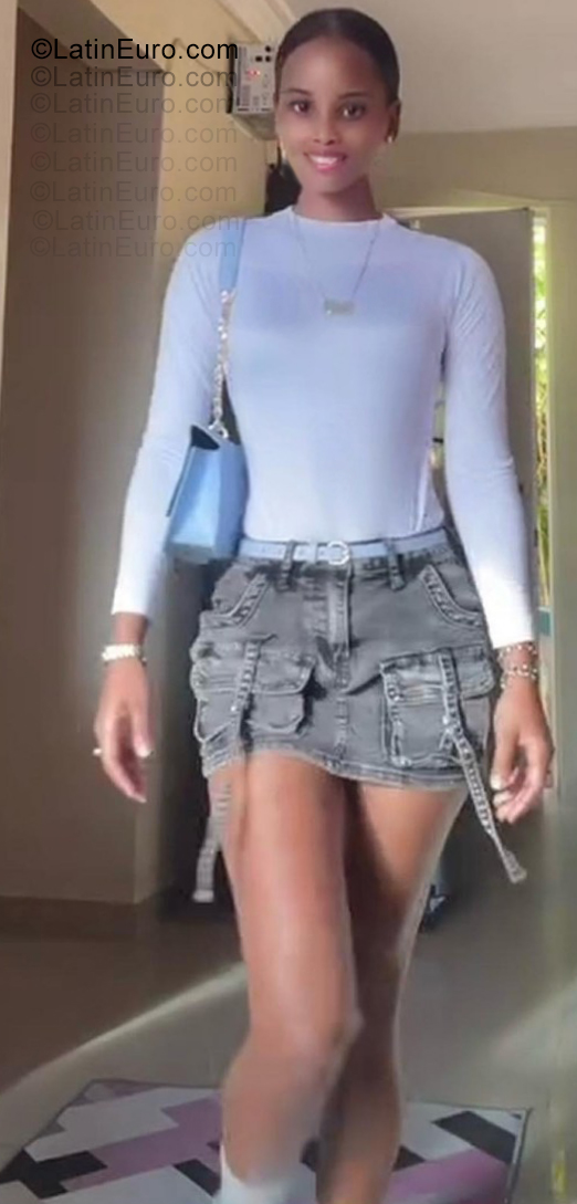 Date this hard body Dominican Republic girl Mayelin from Santo Domingo DO55424