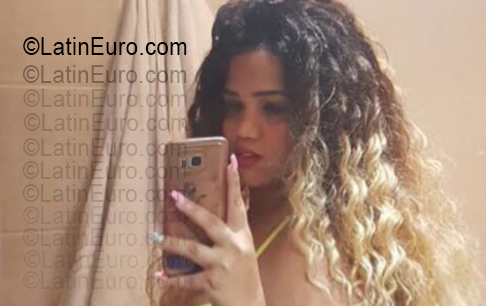 Date this delightful Dominican Republic girl Daymei from Santo Domingo DO55502