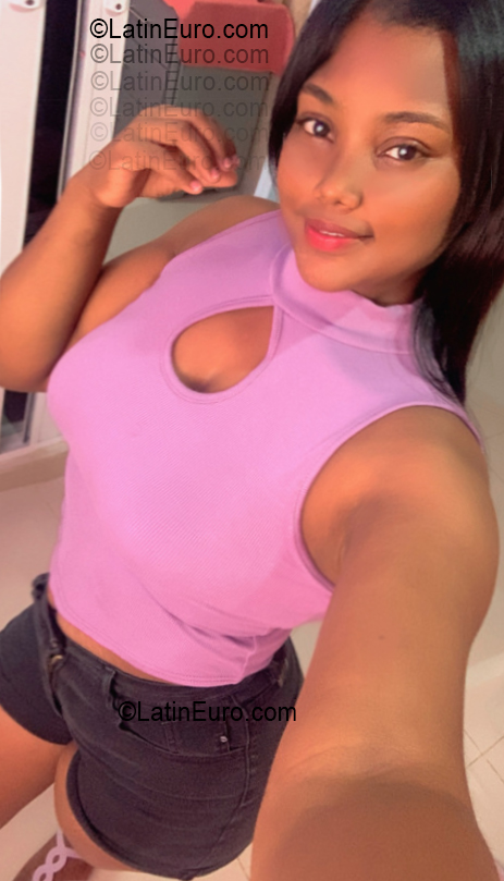 Date this sensual Dominican Republic girl Yudy from Santo Domingo DO55516