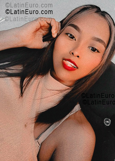 Date this exotic Colombia girl Yosimar from Bogota CO33513