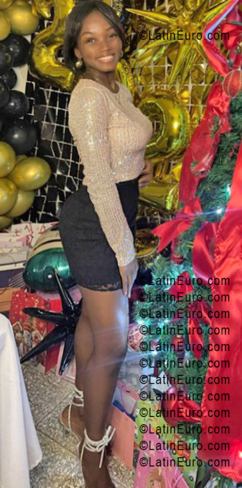 Date this tall Dominican Republic girl Yenifer from Santo Domingo DO55564