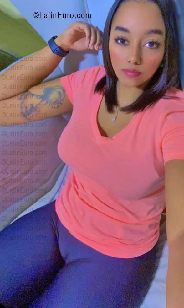 Date this hard body Dominican Republic girl Stefany from Santo Domingo DO55608