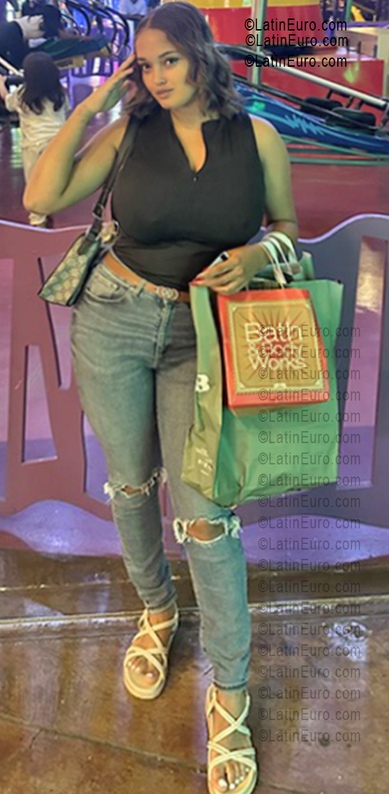 Date this foxy Dominican Republic girl Vanessa from Santo Domingo DO55628