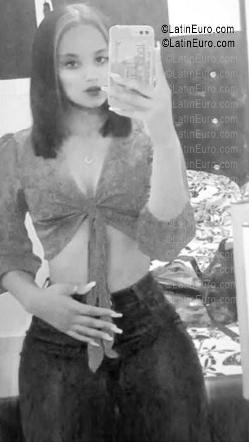 Date this happy Dominican Republic girl Kate from Santo Domingo DO55643