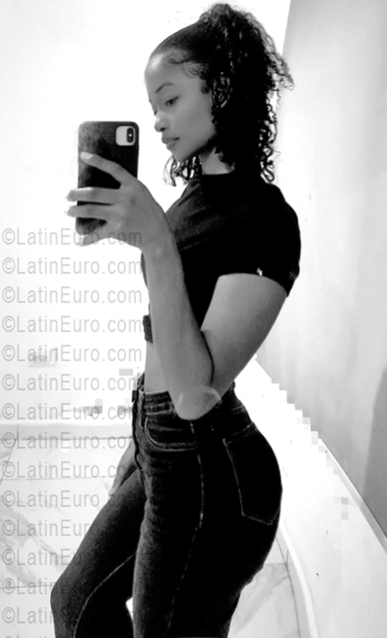 Date this happy Dominican Republic girl Jade from Santo Domingo DO55667