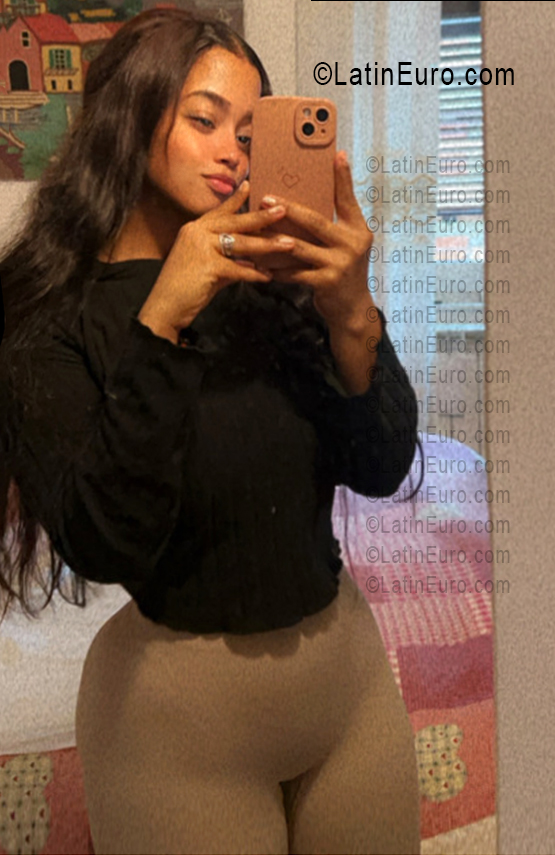 Date this pretty Italy girl Yulianny from Milan IT449