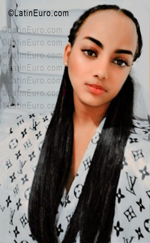 Date this sultry Dominican Republic girl Carol from Santo Domingo Este DO55711