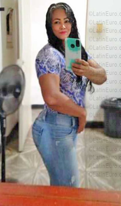 Date this stunning Colombia girl Adriana from Cali CO33546