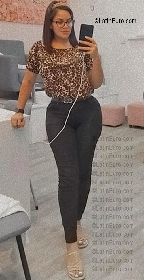 Date this funny Panama girl Yulianis from Panama City PA1425