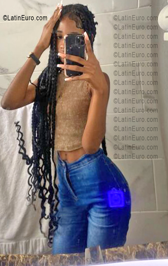 Date this foxy Dominican Republic girl Kame from Santiago DO55790