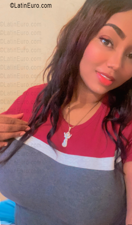 Date this stunning Dominican Republic girl Maurelys from Santo Domingo DO55796