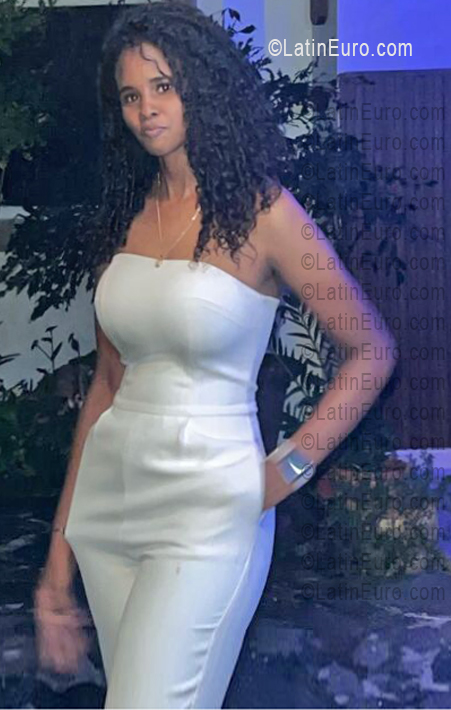 Date this stunning Dominican Republic girl Rosanna from San Rafael Del Yuma DO55800